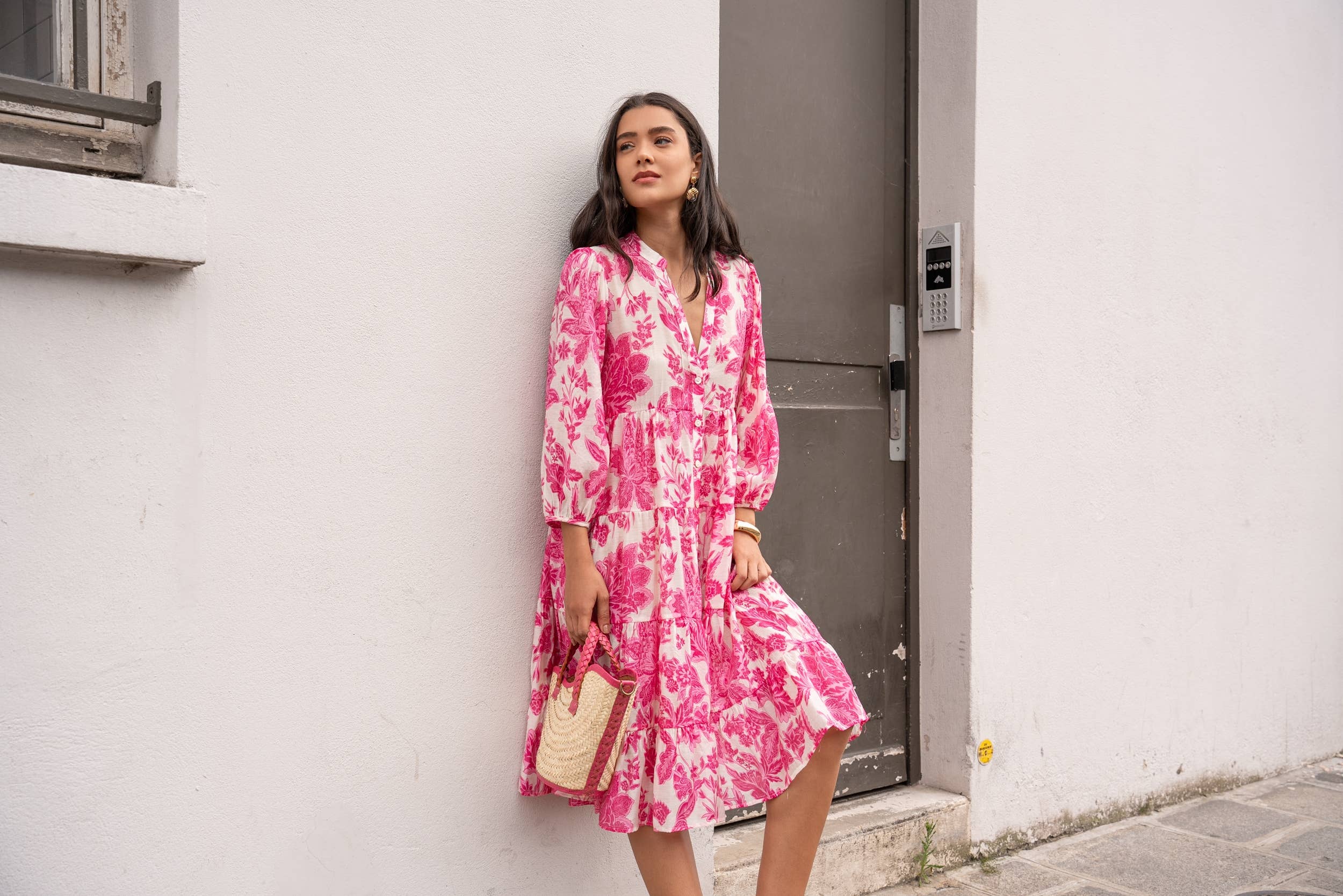 Elegantes Damen Choklate Paris Sienna Hemdblusenkleid Midilänge Florales Hibiskusmuster Pink - Image 2