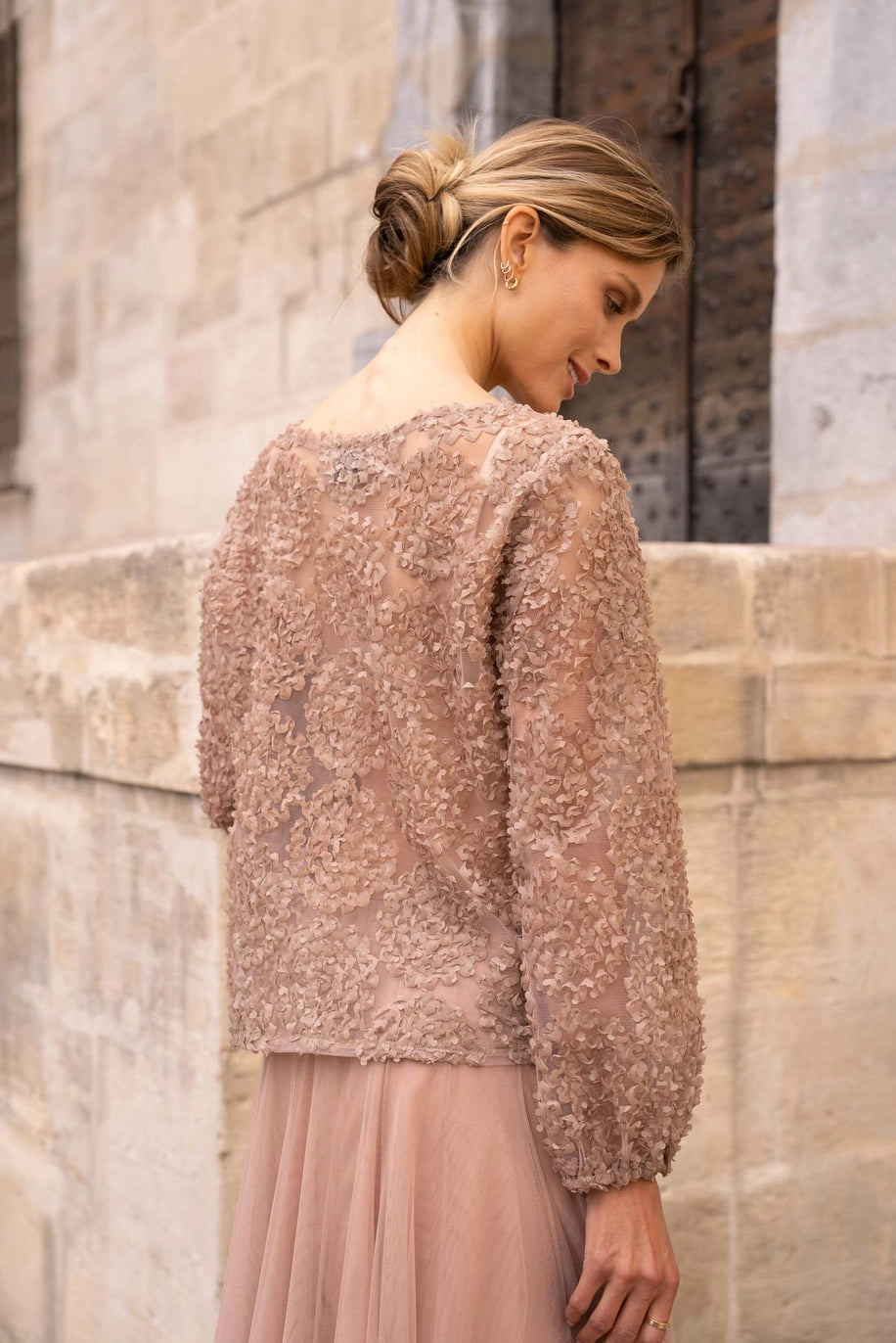 Elegantes Damen Choklate Paris" Rosettenbluse" in Taupe – Bluse mit U - Image 4